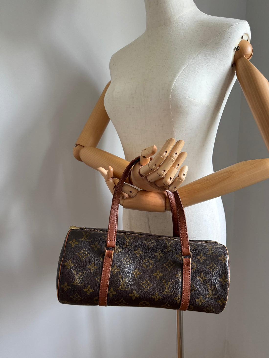 2000s Vintage Louis Vuitton Papillon 26 Monogram