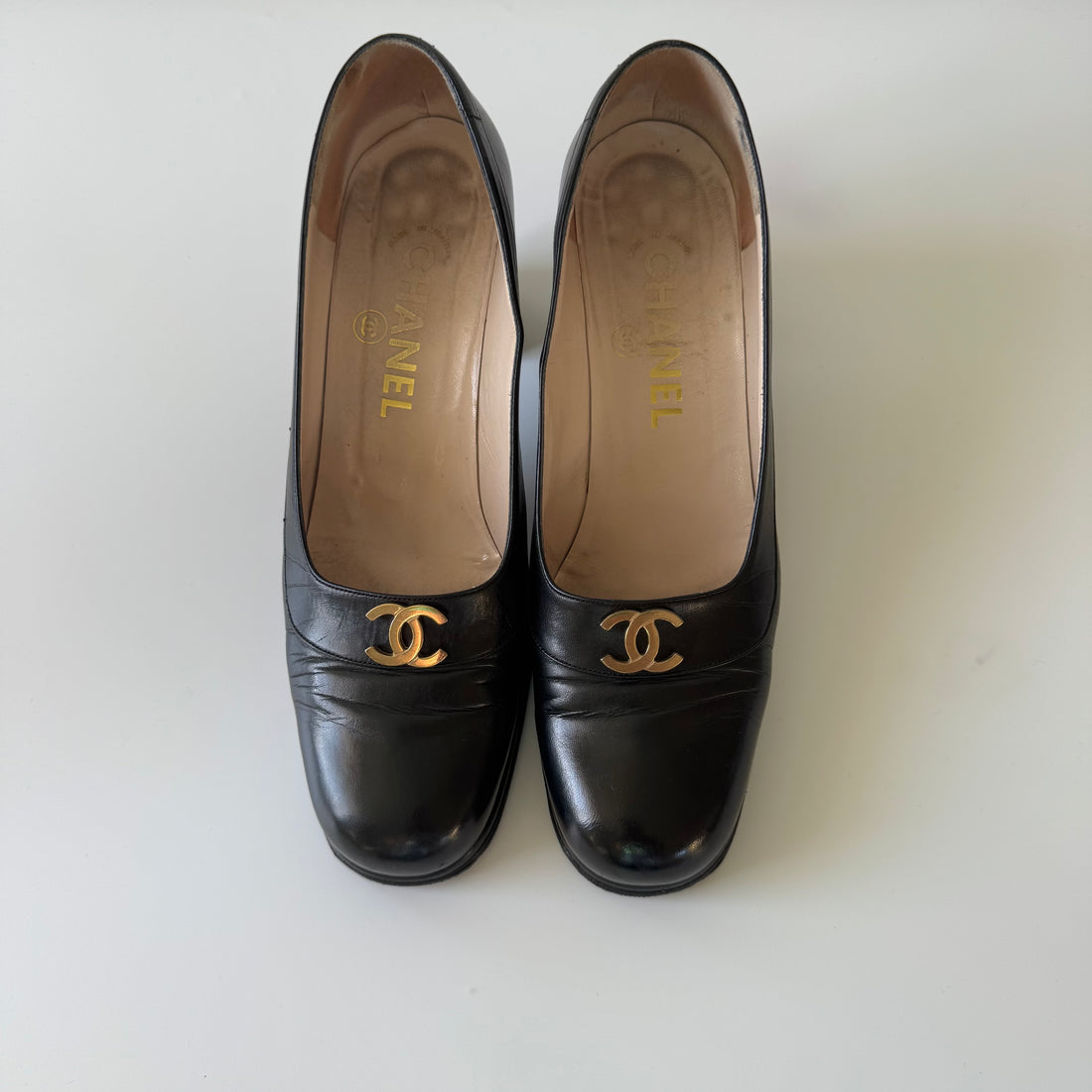 Chanel Classic Leather Pumps (37.5)