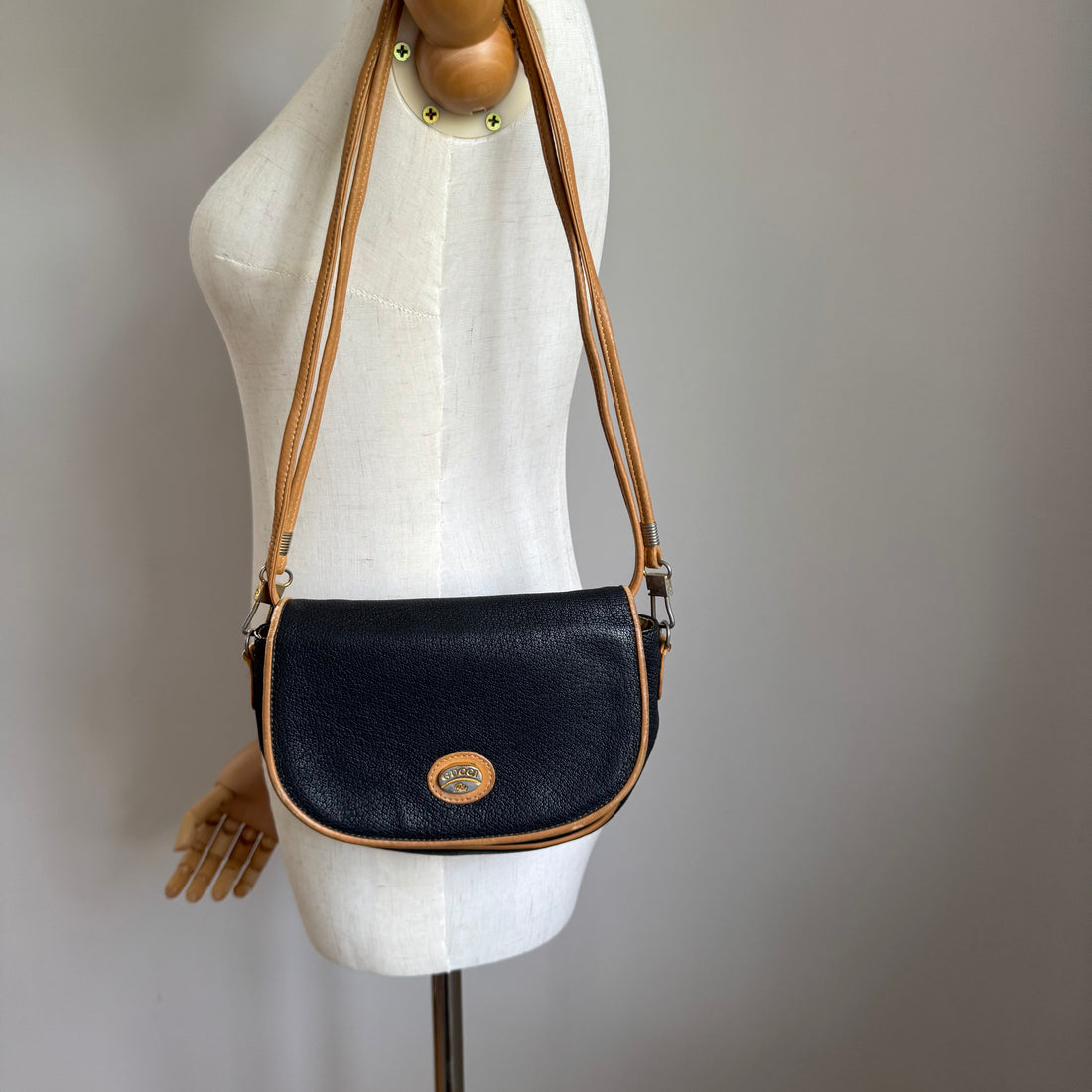 1980s Gucci Vintage Black Leather Crossbody Bag