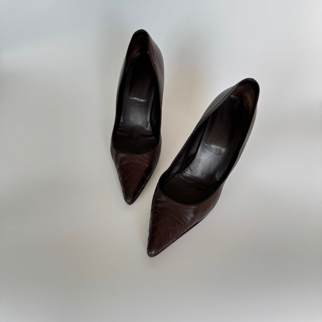 Vintage Chanel brown leather kitten heels (38)