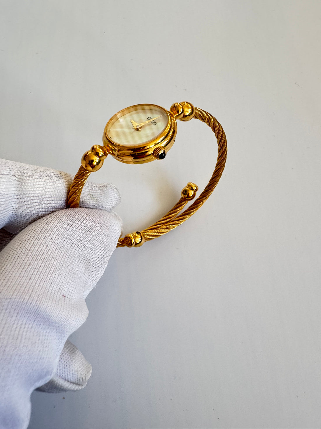 Gucci Vintage Bangle Watch 2700.2.L Gold Tone