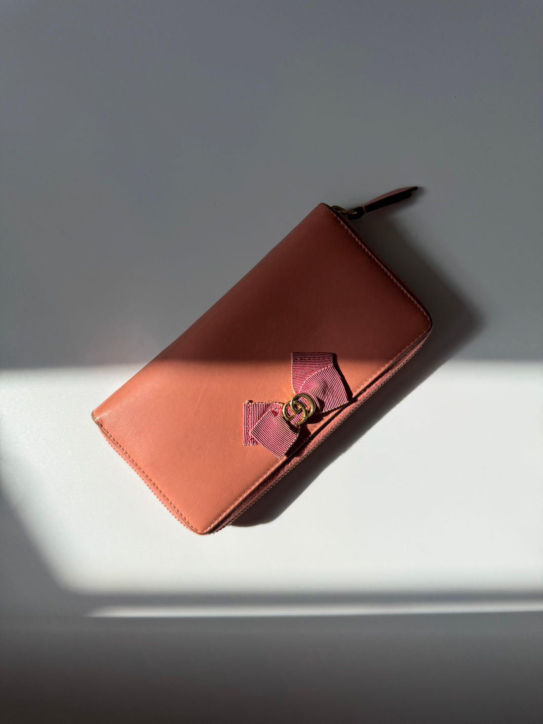 2010 Gucci Pink Leather Bow Zip Wallet